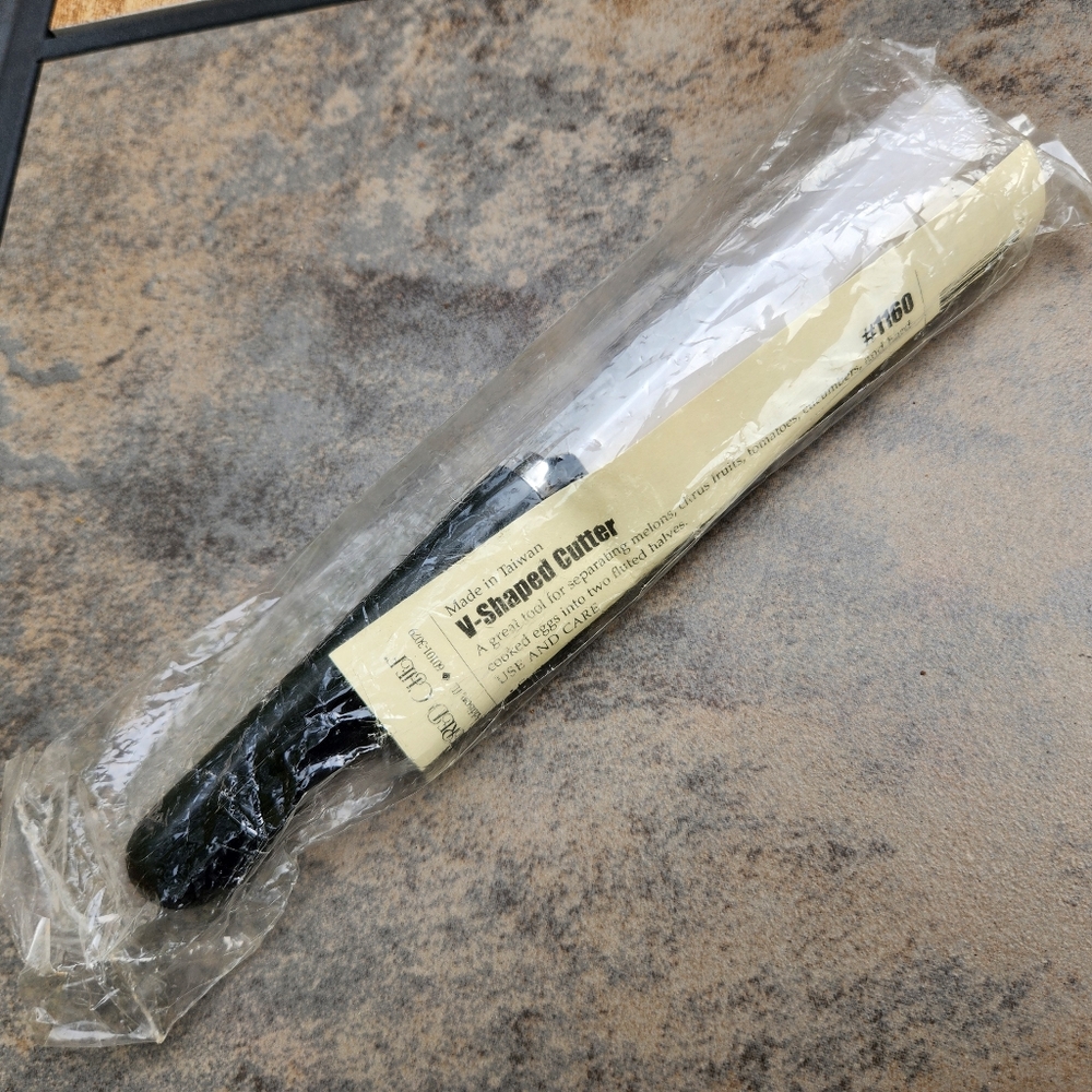 Pampered Chef V-Shaped Cutter #1160 NEW IN PACKAGE